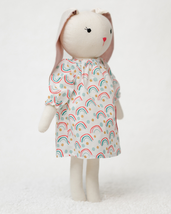 Iepuraș fetiță în rochiță cu curcubeu [2]