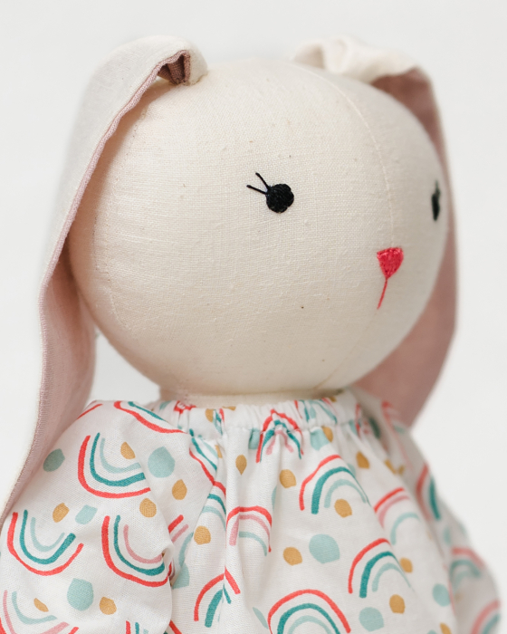 Iepuraș fetiță în rochiță cu curcubeu [3]