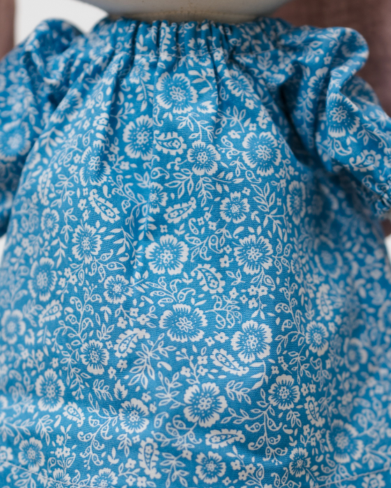 iepuras-handmade-45cm-rochita-albastra-florala [4]