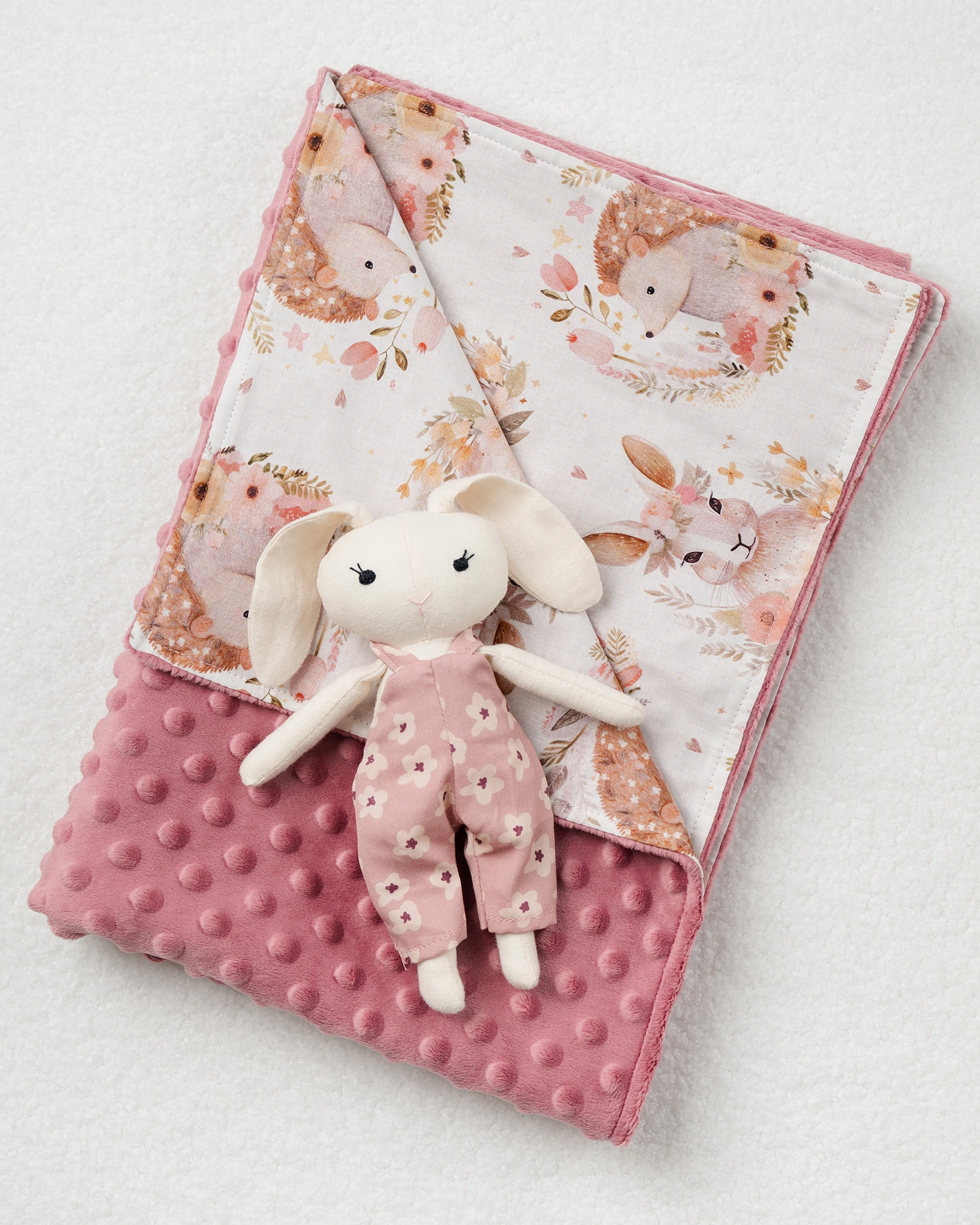 Cadouri pentru bebeluși - Set bebe cu păturică minky-poplin 70x100 cm și iepuraș textil handmade 22 cm roz