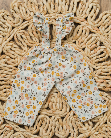 Hăinuțe pentru păpuși - Pantaloni 3/4 cu bretele din bumbac pentru păpuși – model floral