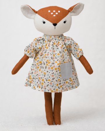 Cadouri pentru copii - caprioara-handmade-45cm-rochita-florala-bumbac