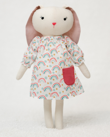 Păpuși cu hăinuțe - Iepuraș fetiță în rochiță cu curcubeu