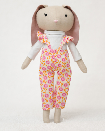 Păpuși cu hăinuțe - Iepuraș în salopetă din bumbac