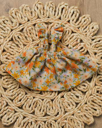 Hăinuțe pentru păpuși - Rochiță tip sarafan din in pentru păpuși – model floral