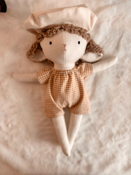 Oiță de pluș Luno cu beretă [2]