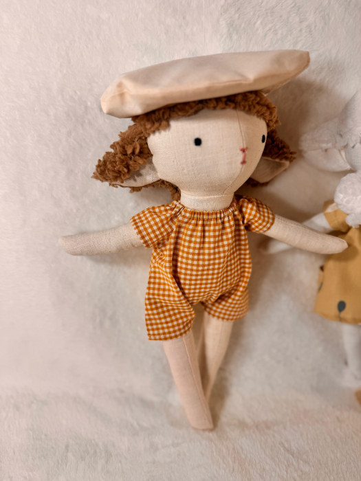 Oiță de pluș Luno cu beretă [1]