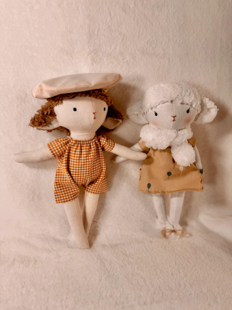 Oiță de pluș Luno cu beretă [2]