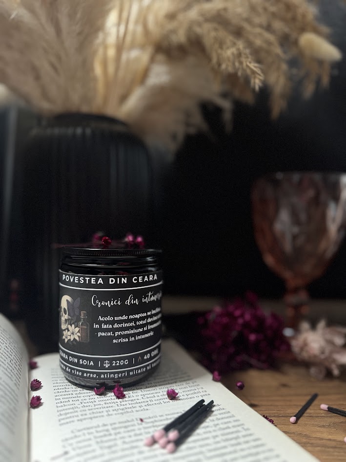 Lumanare Cronici din intuneric