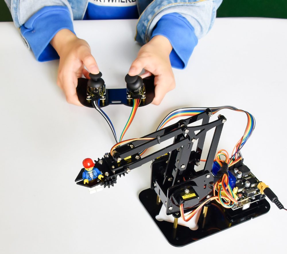 Brat robotic Arduino 4 DOF Keyestudio KS0198X asamblat pe birou cu joystick [5]