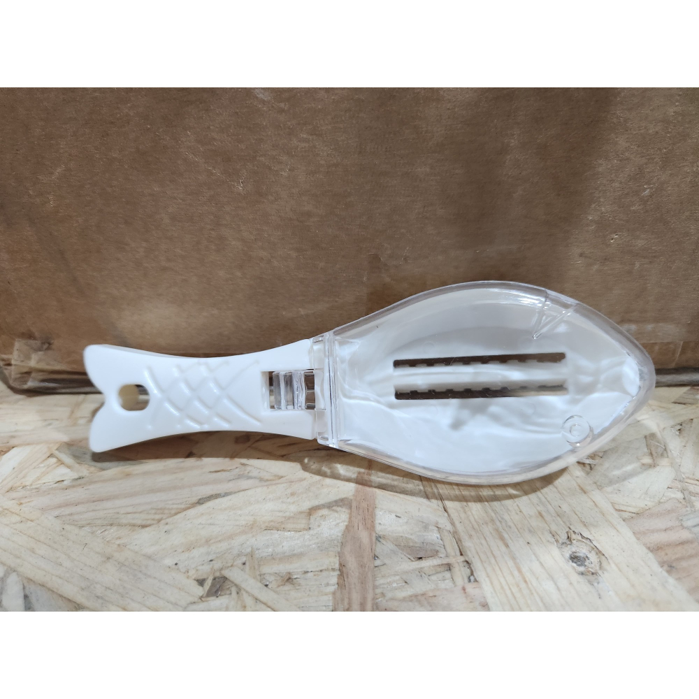 Curatator de solzi de peste, manual, cu compartiment colectare, plastic alb, 15.5x5.5 cm [7]