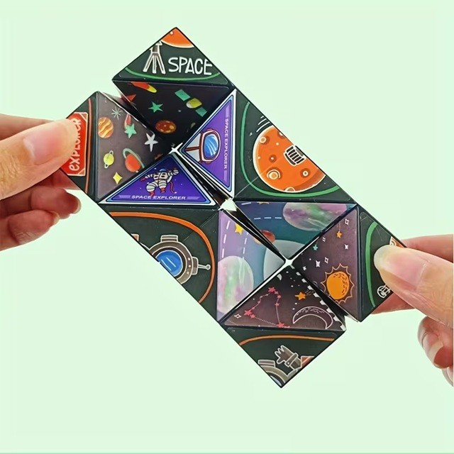 Jucarie interactiva 3D, cub Rubik transformabil, magnetic, tema spatiu cosmic, multicolor [6]