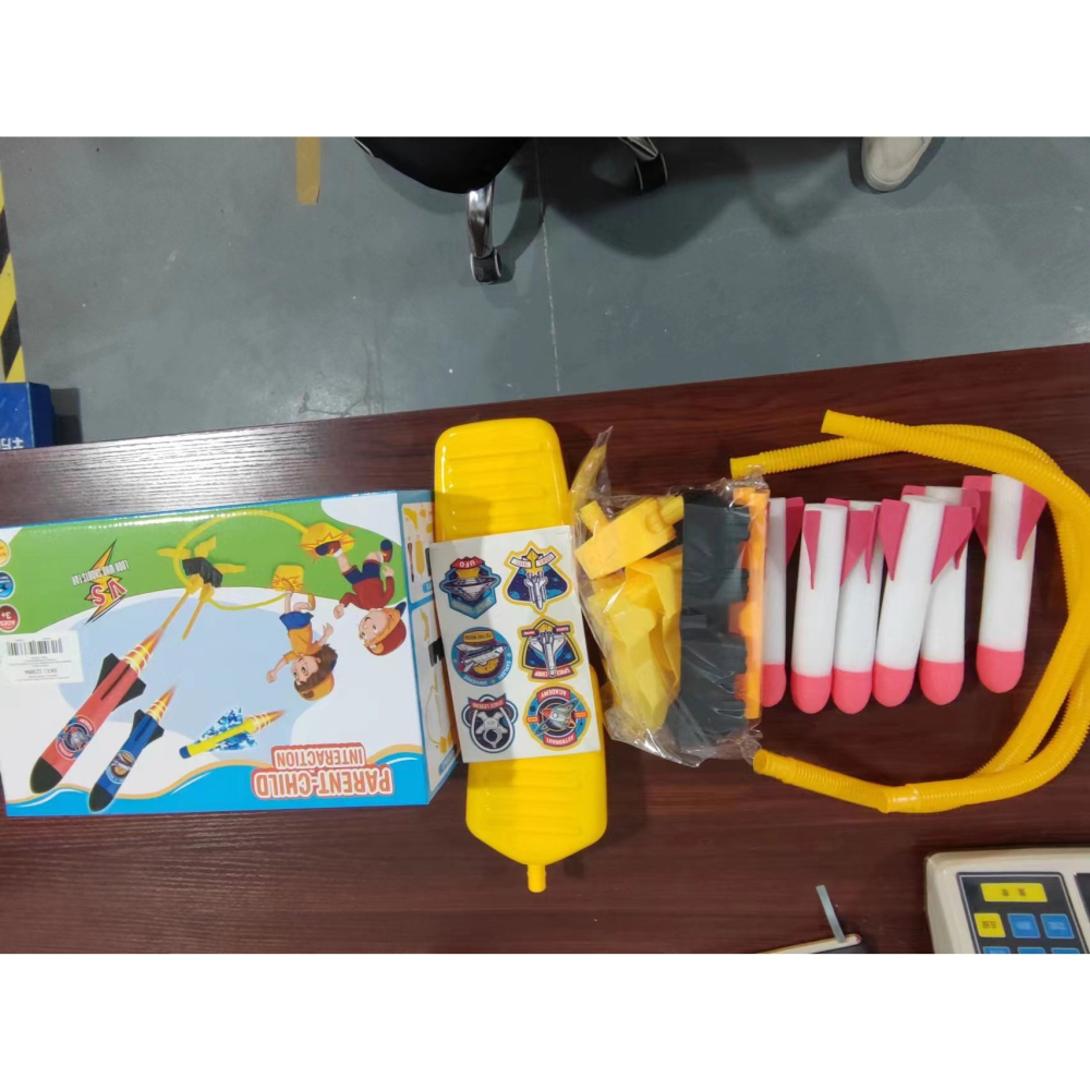 Lansator rachete cu piciorul, doua lansatoare, 6 rachete cu lumini, plastic, 23 cm inaltime [5]