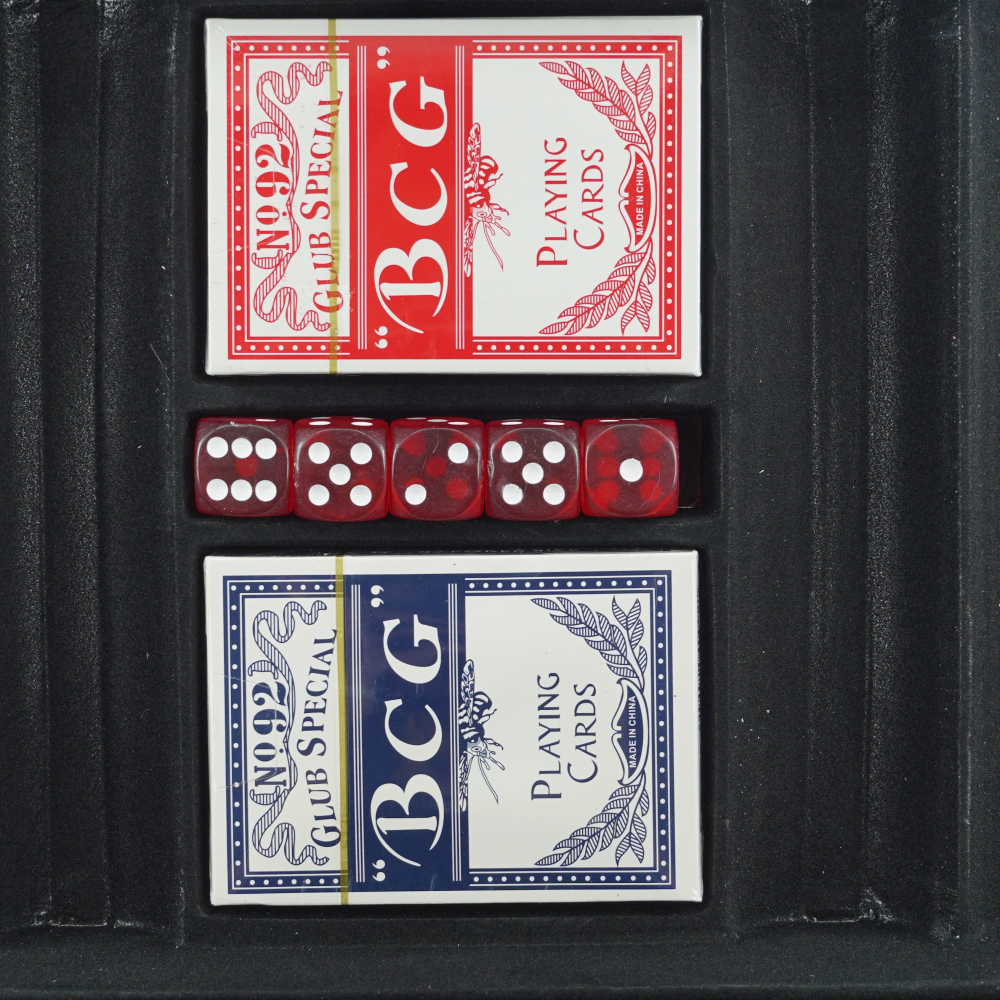 Set poker cu 300 jetoane, 2 seturi carti plastic, 5 zaruri, servieta aluminiu 39x7x27 cm [4]