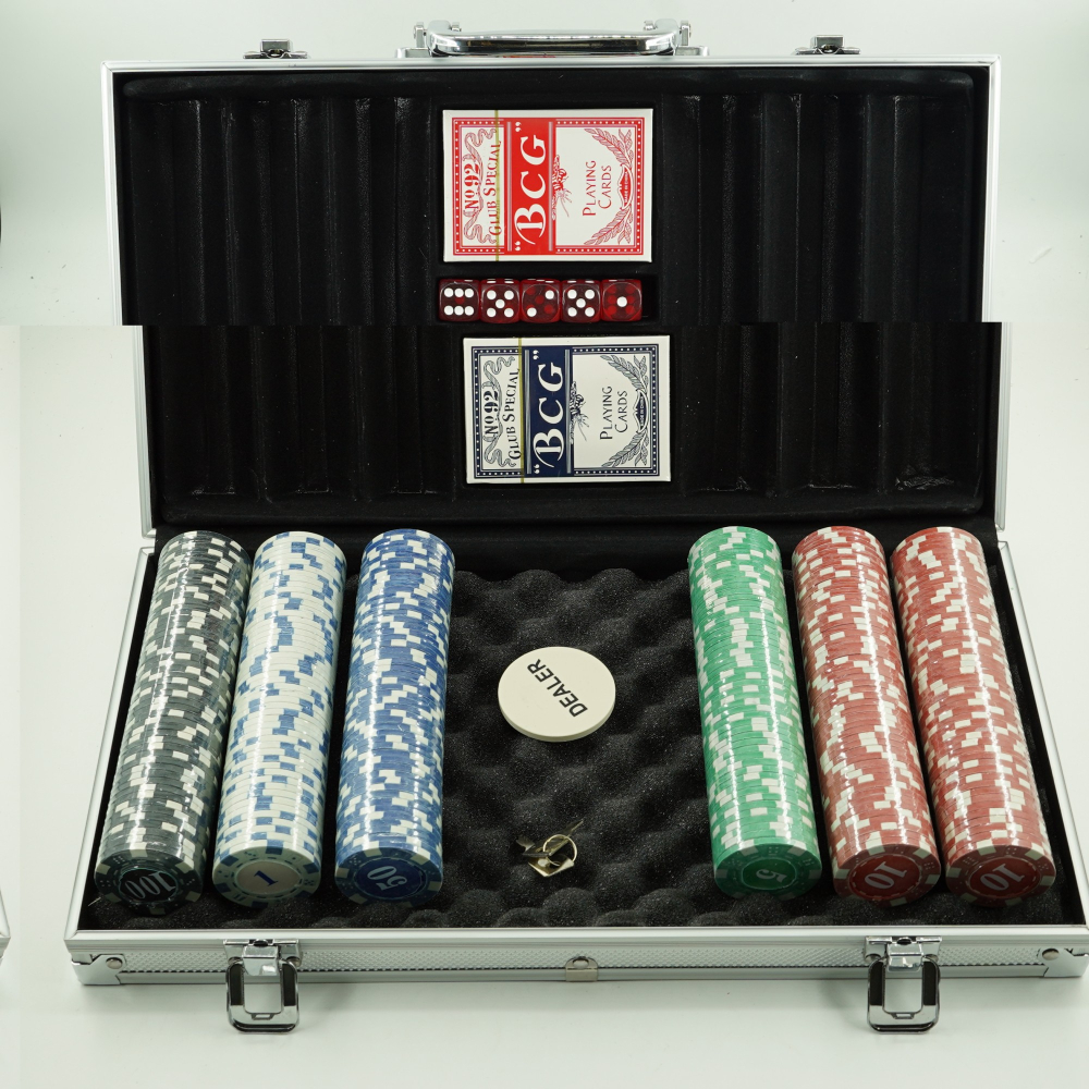 Set poker cu 300 jetoane, 2 seturi carti plastic, 5 zaruri, servieta aluminiu 39x7x27 cm [8]