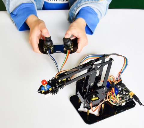 Brat robotic Arduino 4 DOF Keyestudio KS0198X asamblat pe birou cu joystick [4]