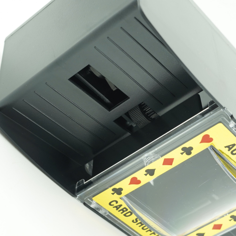 Dispozitiv automat pentru amestecat carti, capacitate doua pachete, functionare pe baterii AA [5]