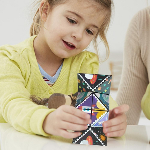 Jucarie interactiva 3D, cub Rubik transformabil, magnetic, tema spatiu cosmic, multicolor [3]