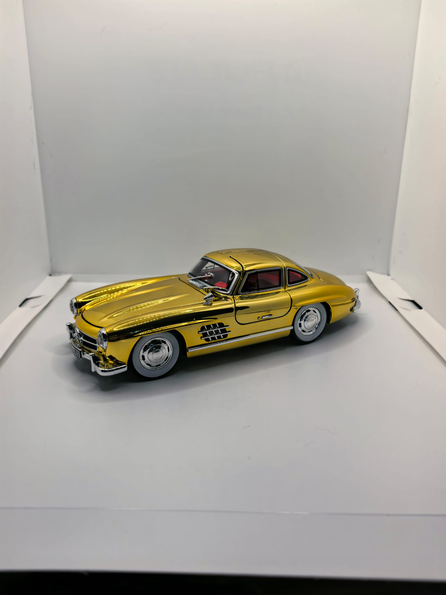 Eleganță atemporală: Mercedes-Benz 300 SL, bijuteria colecției tale