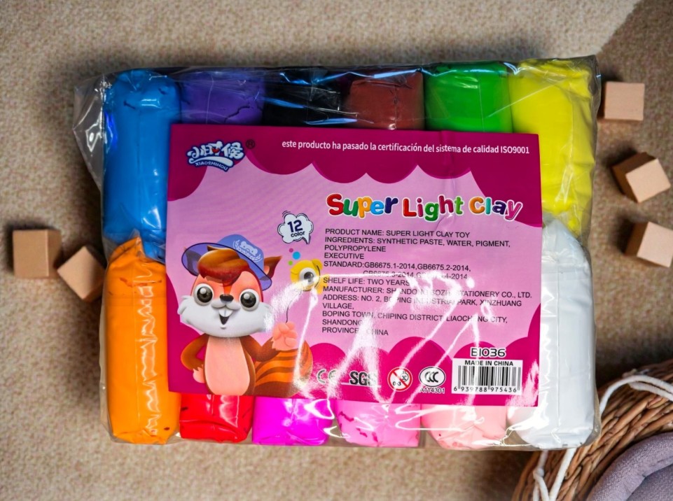 Plastilina care nu se lipește de covor: Visul oricărui părinte (și bucuria celor mici)