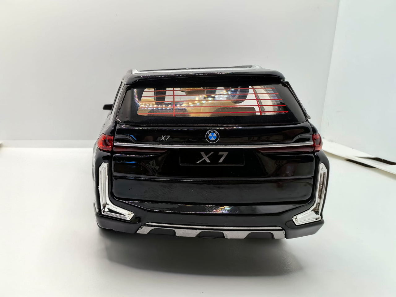 Machetă auto metalică SUV X7 de culoare albastră la scara 1:24, cu grilă cromată impunătoare și plafon panoramic. [2]