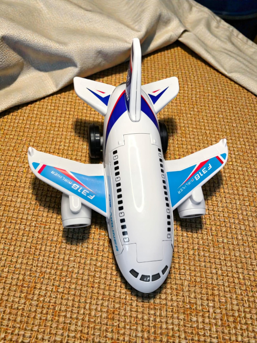 Avion transformer muzical F318 Airliner alb cu lumini LED. [3]