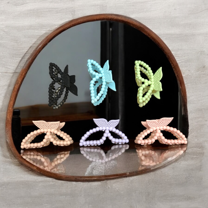 Cleștișor de păr roz pudrat în formă de fluture cu detalii perlate, 7 cm, textură silicon. [2]