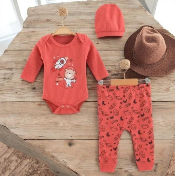 Compleu rosu pentru bebelusi 6-12 luni cu astronaut si tematica spatiala. [2]
