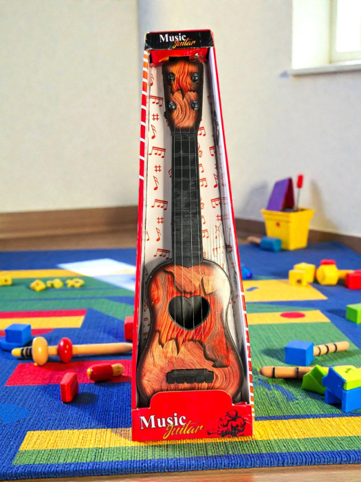 Chitară jucărie pentru copii cu design imitație lemn și decupaj inimă. [3]
