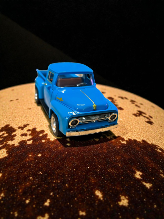 Mașină metalică Classic Pickup Truck roșie scară 1:32 cu uși deschise și sistem pull-back. [2]