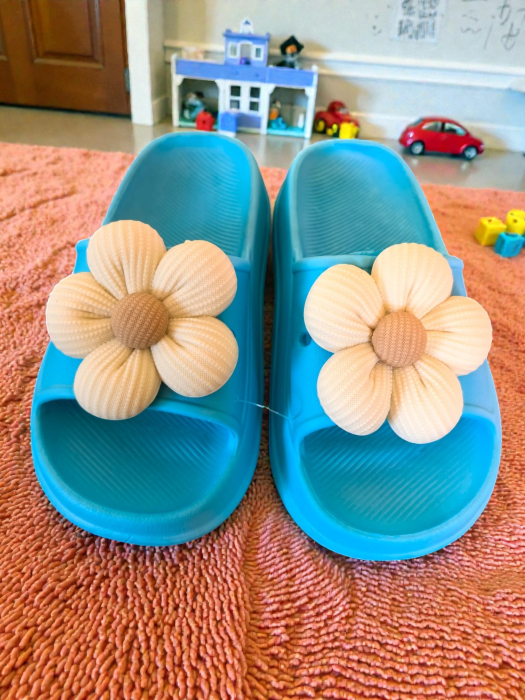 Papuci copii albastri cu floricică 3D din material EVA URL Produs: papuci-exterior-copii-floricica-3d-albastru [2]