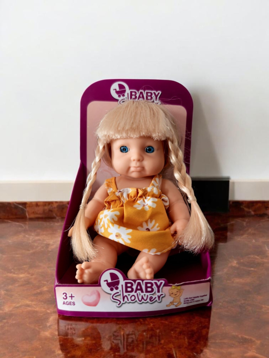 Papusa Baby Shower de 30 cm cu rochita florala si par blond impletit. [3]