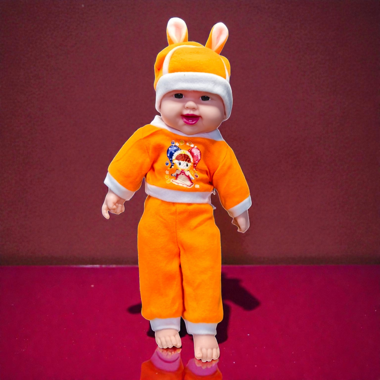 Păpușă bebeluș interactivă de 40 cm care râde, îmbrăcată în hăinuțe albastre. [2]