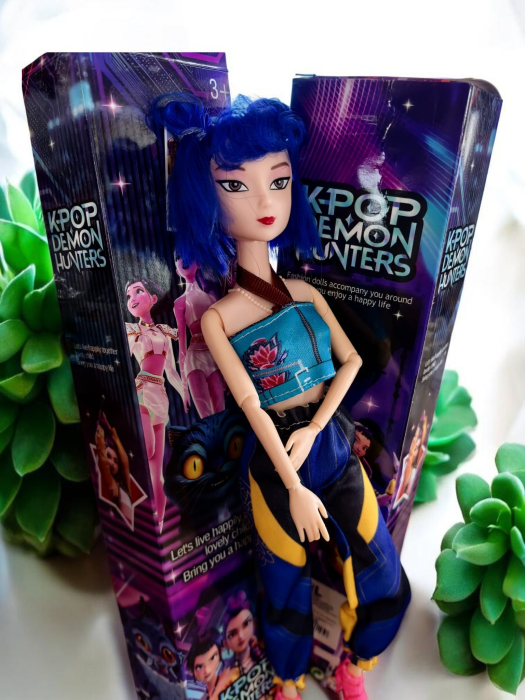 Papusa K-Pop Demon Hunters de 30 cm cu par colorat si tinuta moderna. [3]