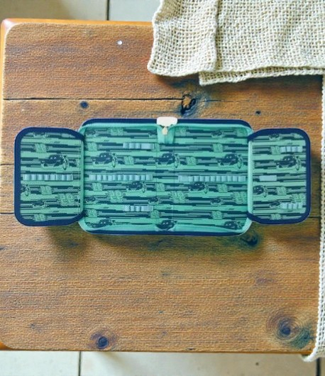 Penar școlar original Disney Cars cu un fermoar și două flapsuri interioare pentru organizare, design cu Fulger McQueen. [2]