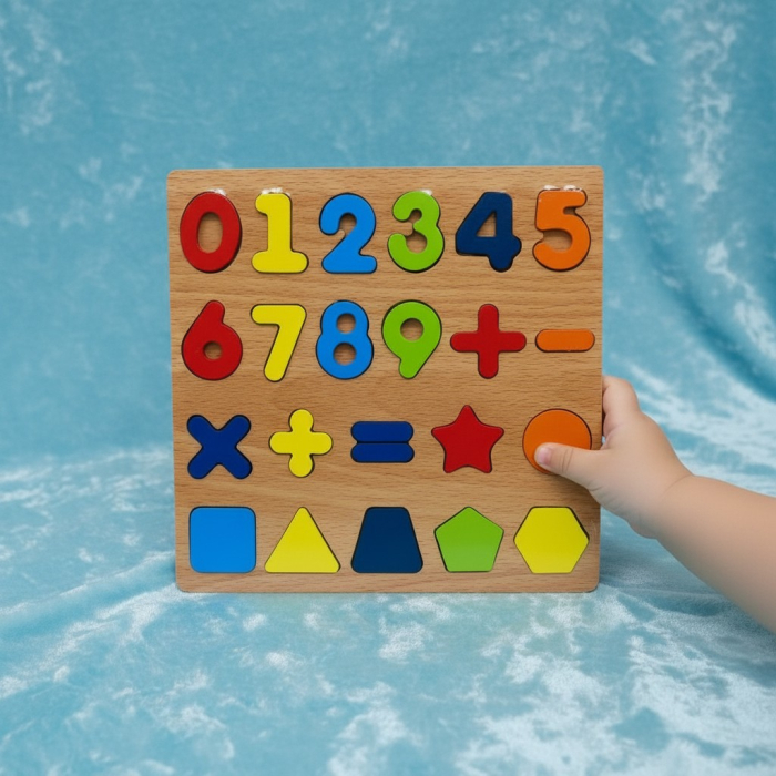 Placa puzzle din lemn Montessori cu literele alfabetului si cifre colorate. [2]