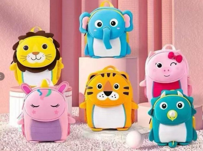 Rucsac pentru copii cu design 3D de leu/unicorn/dinozaur în culori vesele. [3]