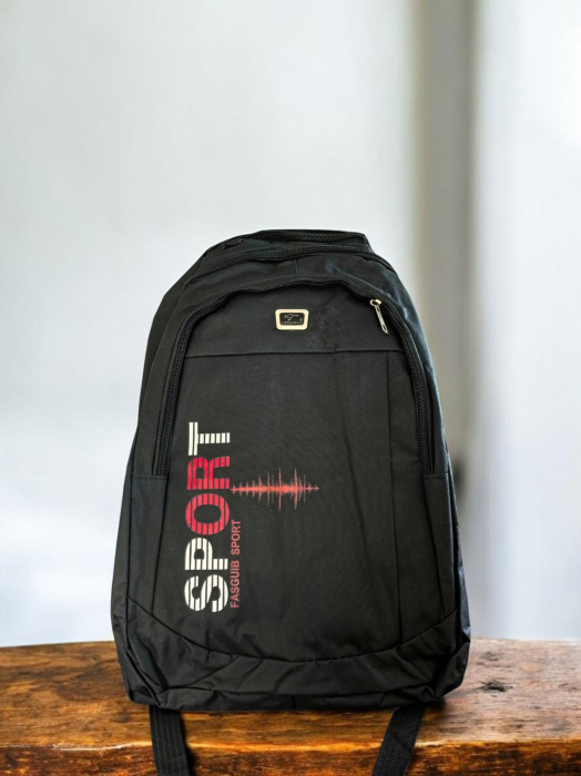 Rucsac sport modern negru din poliester cu inscripția Sport și bretele reglabile. [2]