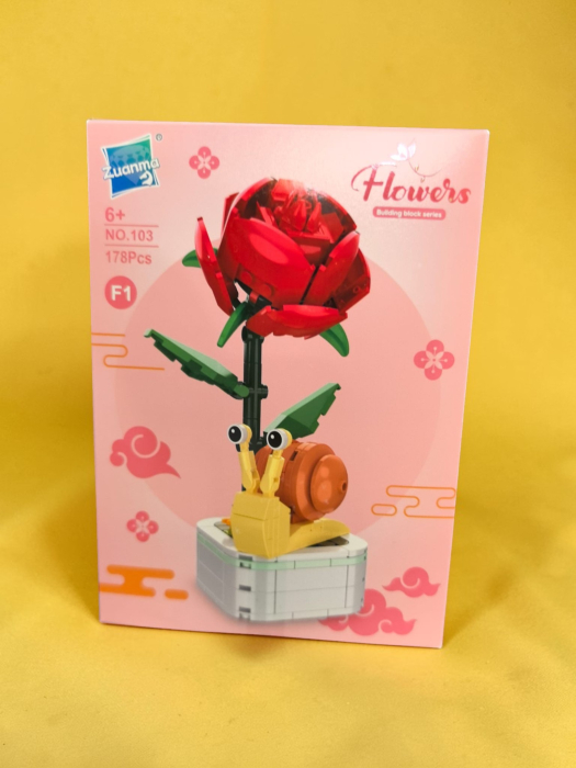 Aranjament floral din blocuri de constructie colorate tip lego pentru decoratiuni. [3]