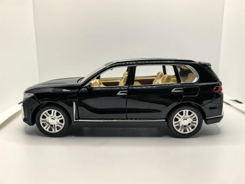 Mașini de colecție - Machetă auto metalică SUV X7 de culoare albastră la scara 1:24, cu grilă cromată impunătoare și plafon panoramic.