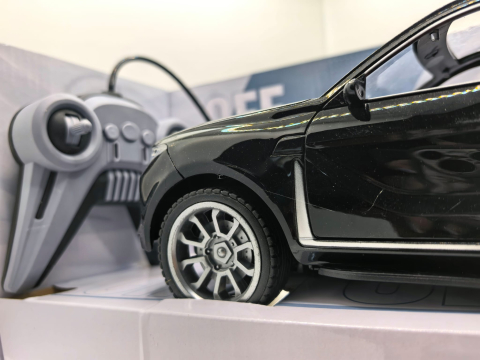 Mașini de colecție - Mașină SUV X7 roșie cu telecomandă, dotată cu baterii reîncărcabile, prezentată în cutia originală cu tematică off-road.