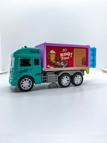 Flori și plante - Mașinuță de jucărie tip food truck pentru înghețată, cu cabină roșie, dubă albastră și trapă spate deschisă.
