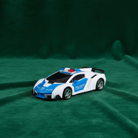 Mașinuțe, trenulețe, avioane - Mașină de poliție sport cu telecomandă, alb cu albastru, care se transformă în robot, expusă pe un fundal verde.