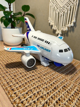 Mașinuțe Monster Truck - Avion transformer muzical F318 Airliner alb cu lumini LED.