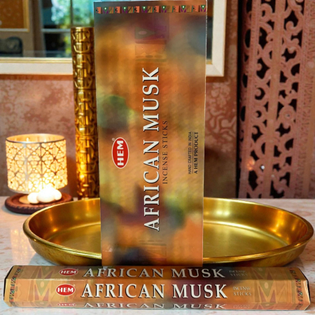 Accesorii pentru Casă - Tub hexagonal de bețișoare parfumate HEM, 20 bucăți, ambalaj colorat cu motive tradiționale.