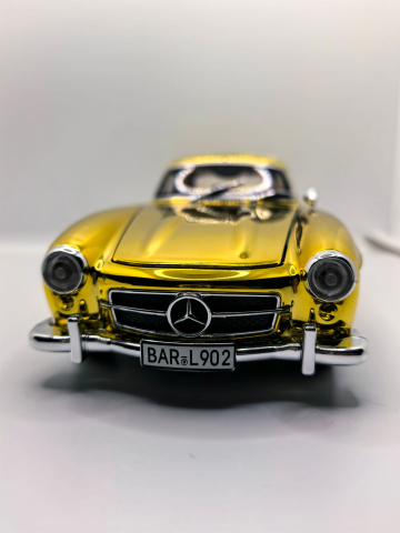Mașini de colecție - Machetă auto metalică de colecție Mercedes-Benz 300 SL cu uși tip Gullwing, culoare auriu cromat