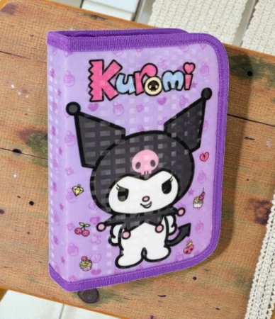 Penare - Penar școlar Kuromi original cu un fermoar și două flapsuri interioare pentru organizare, design negru și mov.
