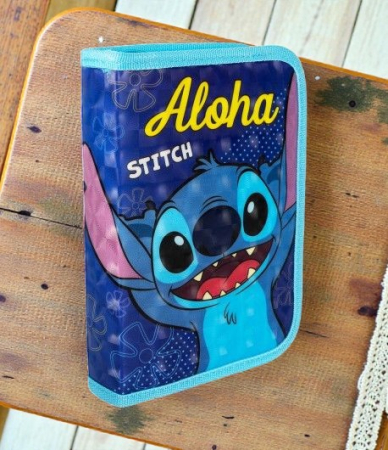 Penare - Penar școlar Disney original cu un fermoar și două clapete interioare pentru organizare, dimensiuni 21x14x3.5 cm.