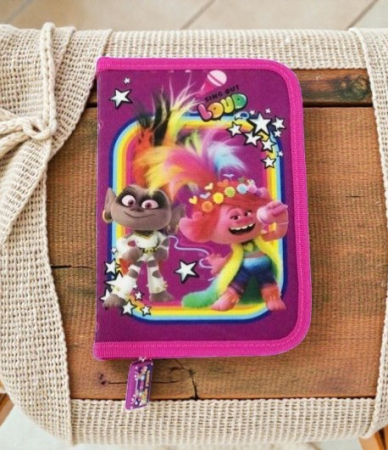 Penare - Penar școlar original Trolls cu un fermoar și două flapsuri interioare pentru organizare, design vesel cu Poppy.