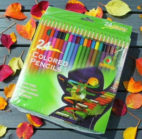 Accesorii Pictură și Desen - Cutie verde cu set 24 creioane colorate Xin Ming non-toxice si rezistente